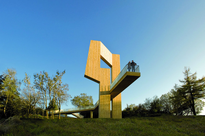 Die Gipfelskulptur Windklang auf dem Berg Erbeskopf. Foto: Tourist-Information Thalfang