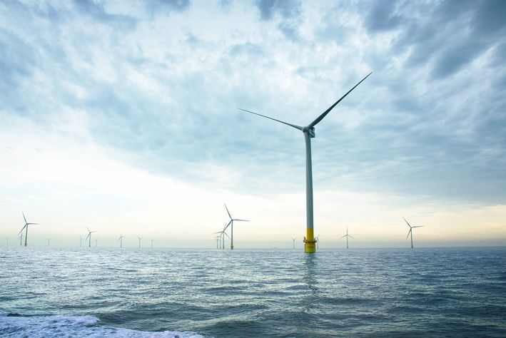 Windpark im Meer: Die BASF kooperiert auch mit dem schwedischen Energiekonzern Vattenfall. Foto: Vattenfall/Jorrit Lousberg
