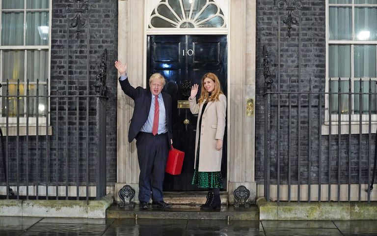 Optimistischer Premier: Boris Johnson und Partnerin Carrie Symonds vor Number 10 Downing Street. Foto: GettyImages.
