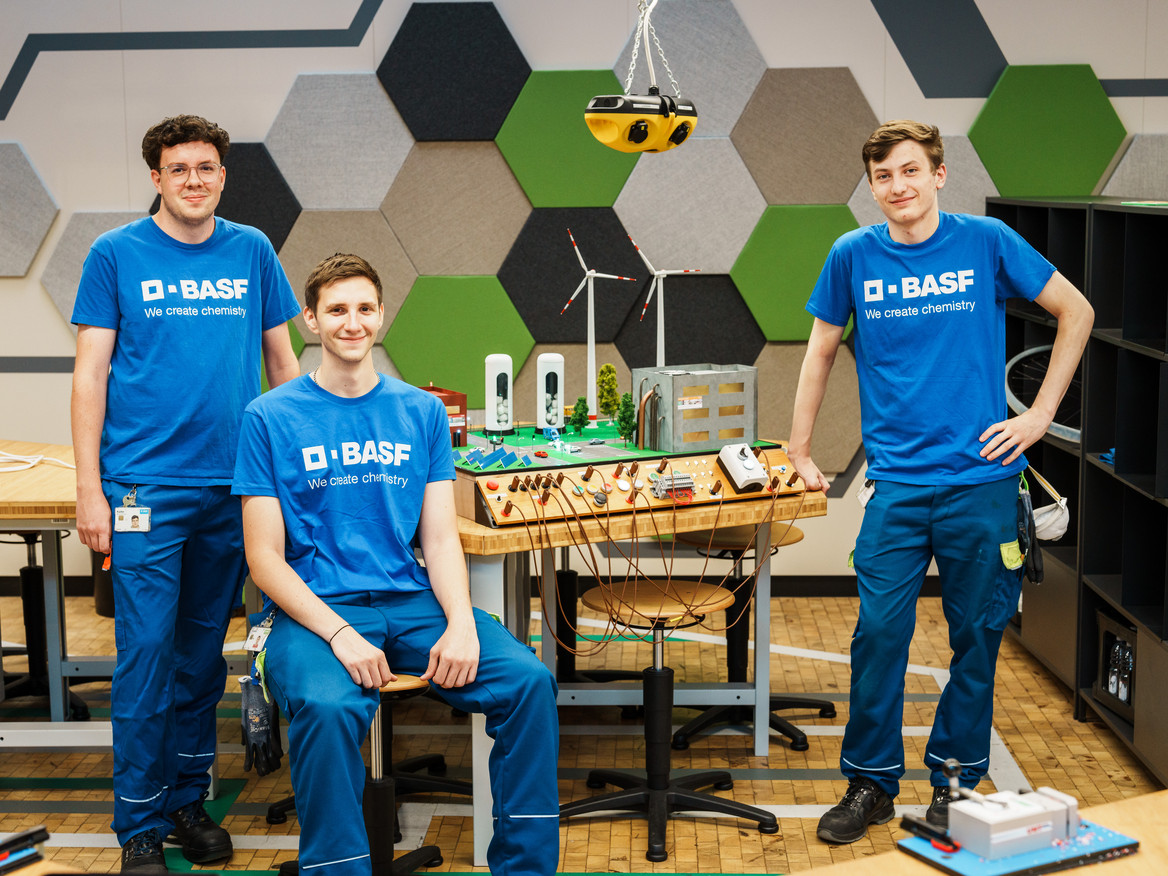 BASF-Azubis geben Einblicke in die Ausbildung. 