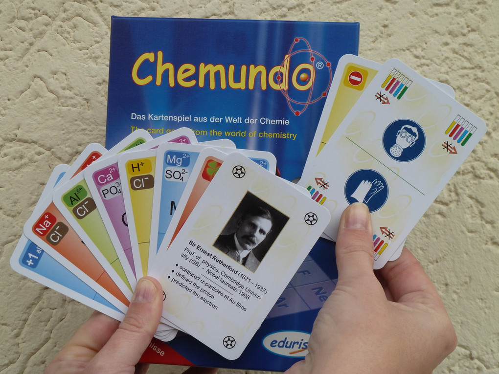 Spielekarten mit Chemiesymbolen
