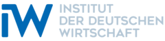 Das Logo des Instituts der deutschen Wirtschaft mit blauem IW-Kürzel und entsättigtem Schriftzug in Versalien.