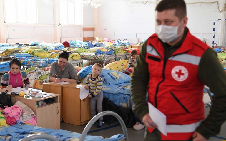 Helfer des Roten Kreuzes in der Ukraine