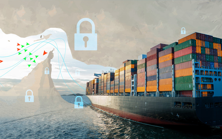 Containerschiff von der Meerenge von Hormus, die mit symbolischen Vorhängeschlössern versehen ist.