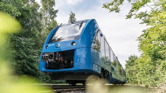 Hydrail: Der weltweit erste Wasserstoffzug rollte 2019 auf einer Sonderfahrt von Ludwigshafen nach Mannheim. Foto: Alstom