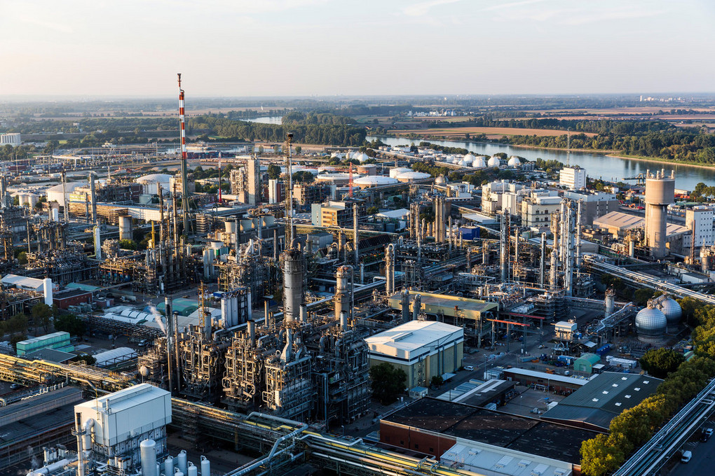 Herzstück des Produktionsverbunds: In Zukunft will die BASF solche Steamcracker mit Grünstrom beheizen. Foto: BASF