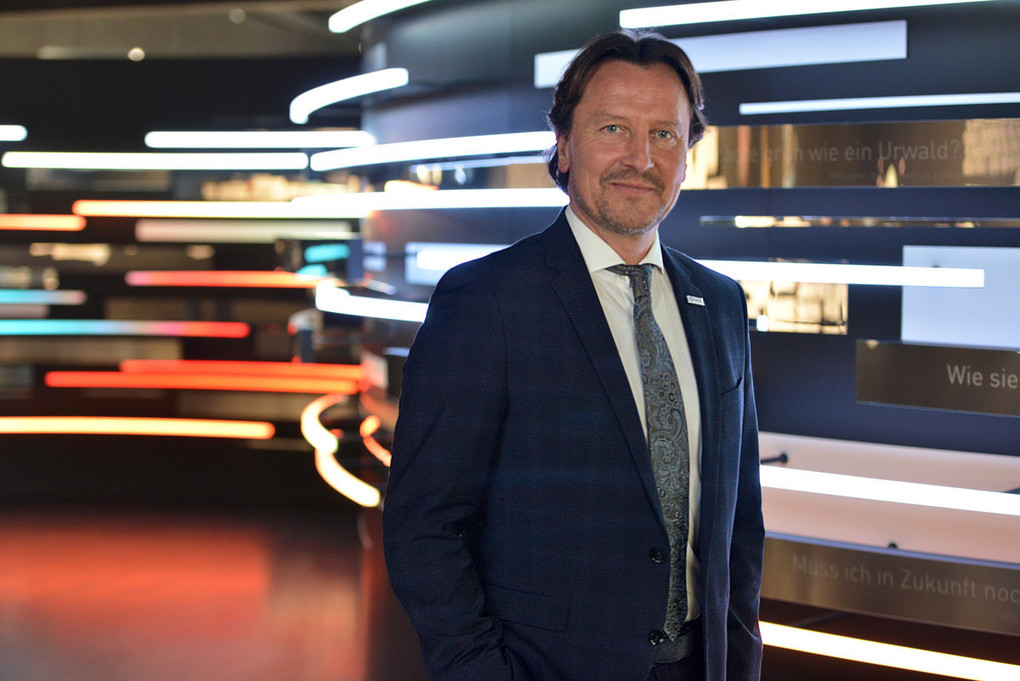 Olaf Guttzeit: Der Inklusionsbeauftragte des Unternehmens unterstützt Korinna Müller bei ihrer Abschlussarbeit. Foto: Boehringer Ingelheim
