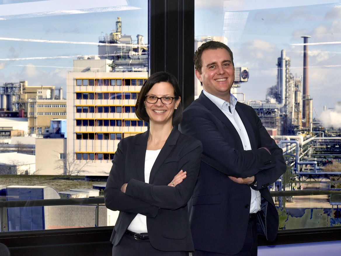 BASF-Führungskräfte Saskia Sporys und Daniel Zirnig. Foto: Alessandro Balzarin / IW Medien