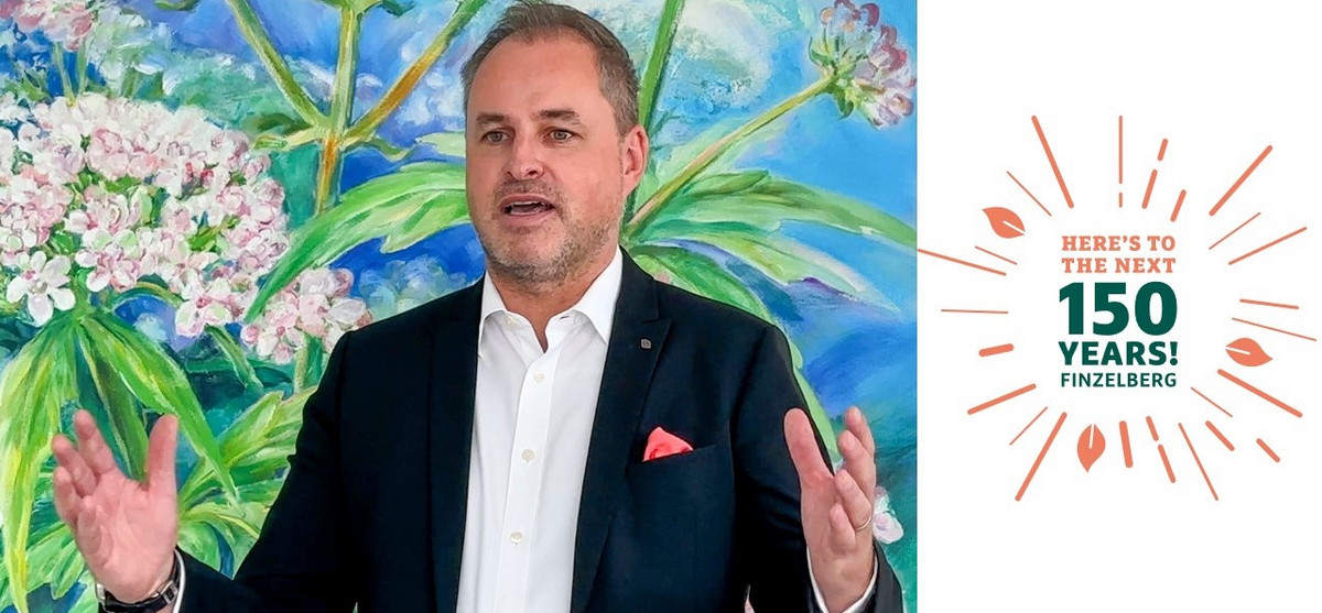 Geschäftsführer Michael Braig (im Bild) sieht Finzelberg als Vorreiter der nachhaltigen Transformation. Foto: Daniel Roth/IW; Logo: Finzelberg