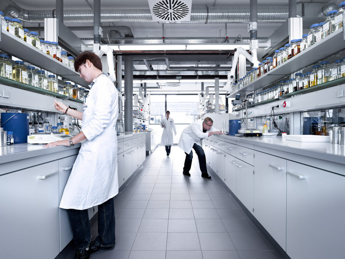  Im Technology Center wird erforscht, wie Schmierstoffe Verschleiß und Energiebedarf weiter verringern. Foto: Werk