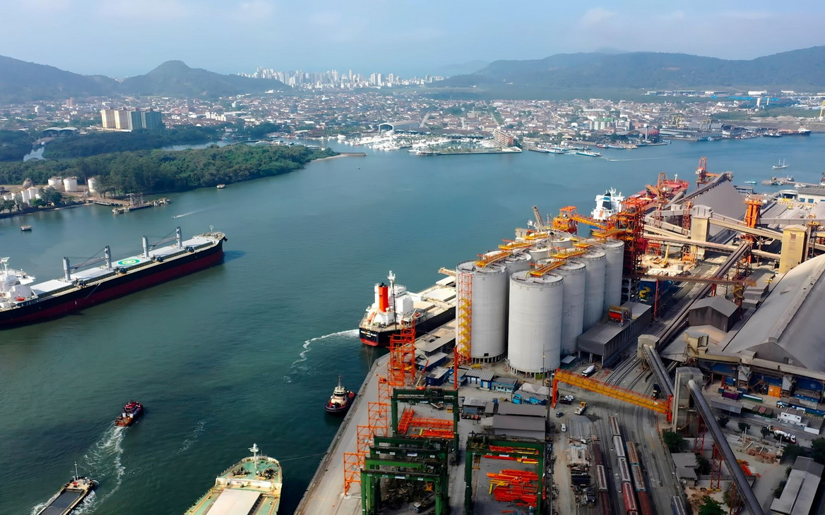 Der brasilianische Hafen Santos aus der Vogelperspektive.