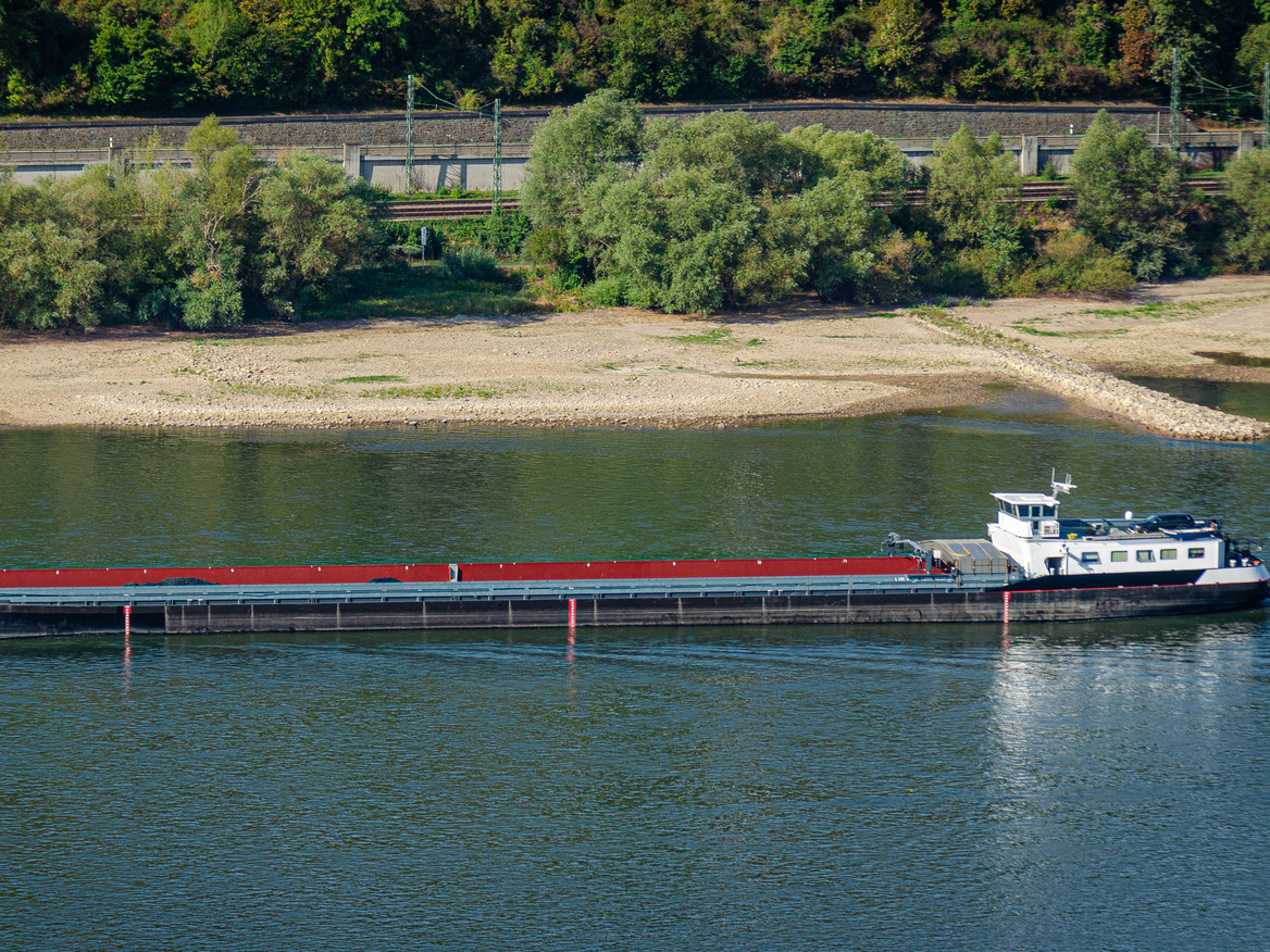 Niedrigwasser macht den Rhein zum Engpass
