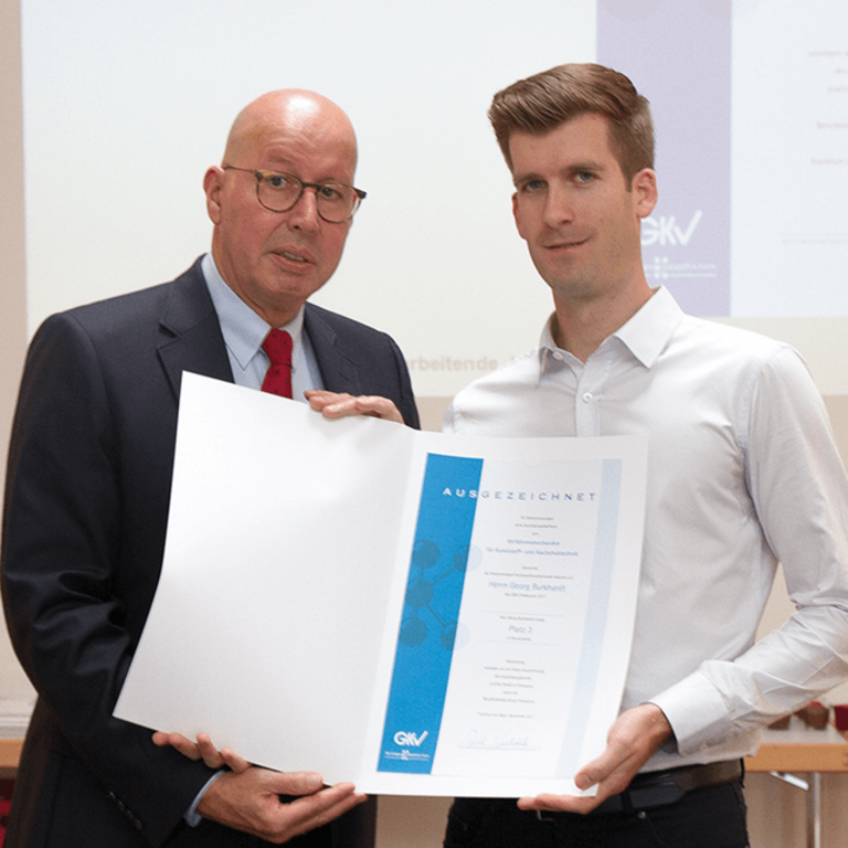 Georg Burkhardt (r.) mit Ralf Olsen (GKV) © Profine