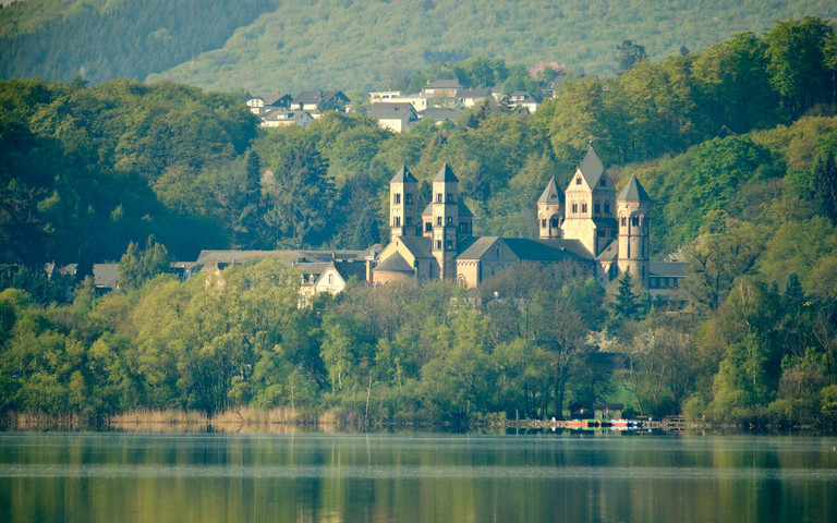 Blick auf das Koster Maria Laach