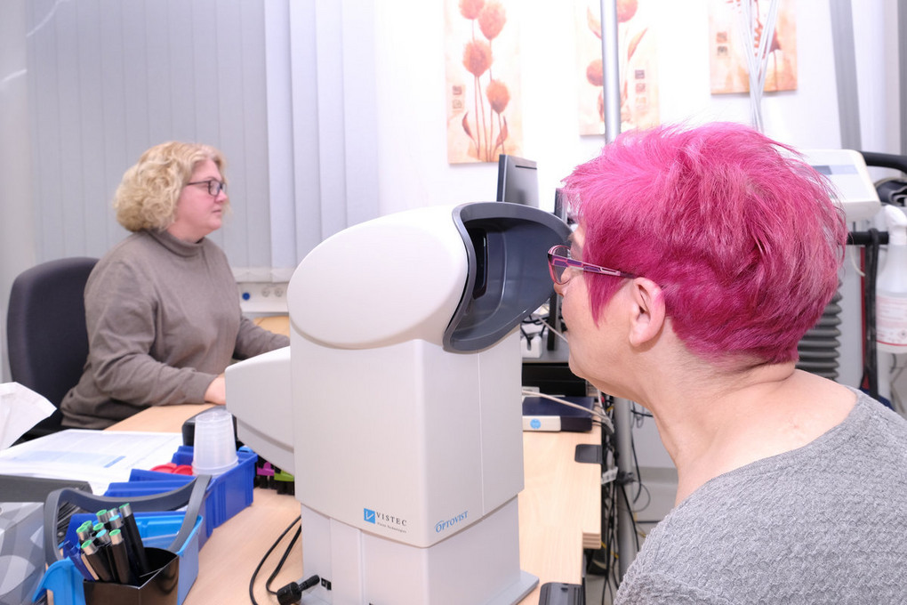 Sehtest bei AbbVie für die optimale Sicht bei der Arbeit. Foto: Florian Lang.