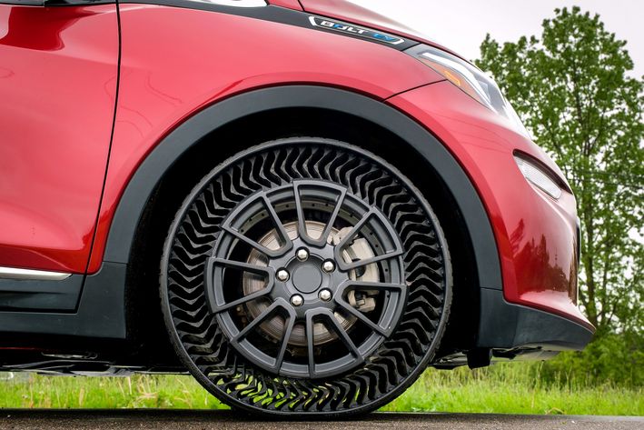 Unplattbarer Reifen: 2024 will Michelin die Neuentwicklung "Uptis" auf den Markt bringen. Foto: General Motors / Steve Fecht.