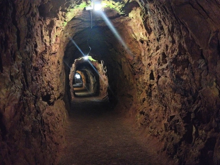 Blick in einen Bergwerksstollen.