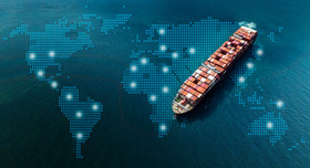 Collage: Ein beladenes Containerschiff auf einer dunklen Weltkarte. Die Kontinente sind mit helleren Pixeln dargestellt und punktuell beleuchtet.