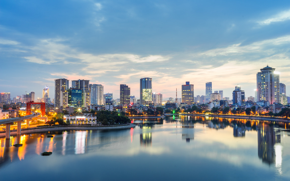 Moderne Skyline von Hanoi in der Dämmerung