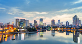 Moderne Skyline von Hanoi in der Dämmerung