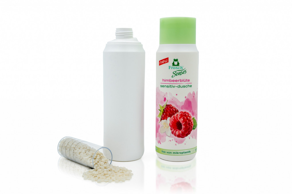 Eine Duschgelflasche aus recyceltem Kunststoff