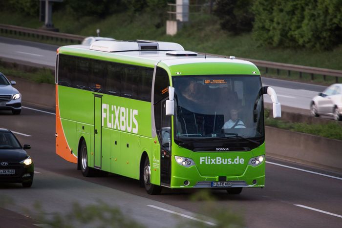 Flixbus: Das Unternehmen ist aktuell dabei, den ersten Fernbus mit Brennstoffzelle auf den Weg zu bringen. Foto: Adobestock