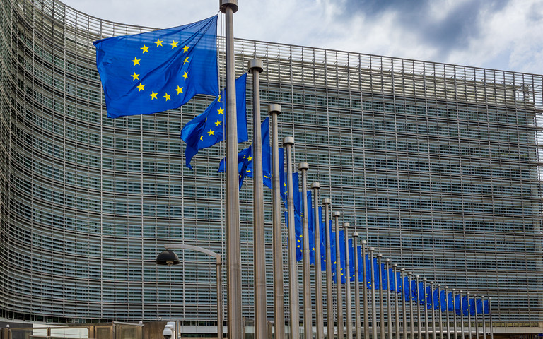 EU-Flaggen wehen vor dem Berlaymont-Gebäude, dem Hauptsitz der EU-Kommission in Brüssel. 