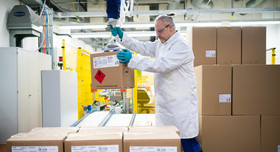 Die BASF produziert seit Kurzem Handdesinfektionsmittel für Krankenhäuser in der Rhein-Neckar-Region.
