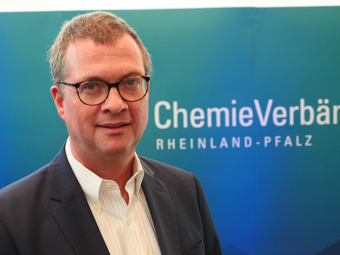 Sebastian Schäfer wurde als Vorsitzender der Chemieverbände Rheinland-Pfalz wiedergewählt. 