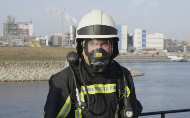 Feuerwehrübung: Einsatz auf dem Rhein