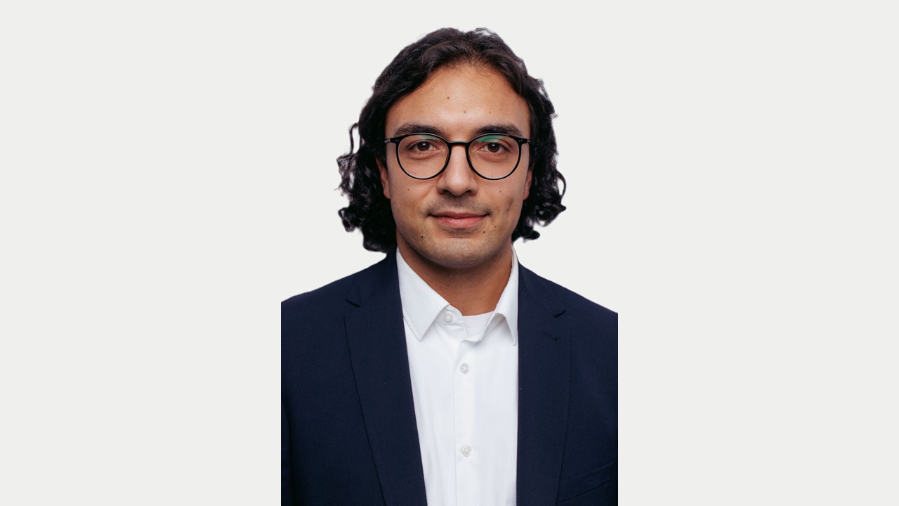 Fabian Semsarha, KOFA-Experte für die Beschäftigung von ausländischen Fachkräften. Foto: KOFA