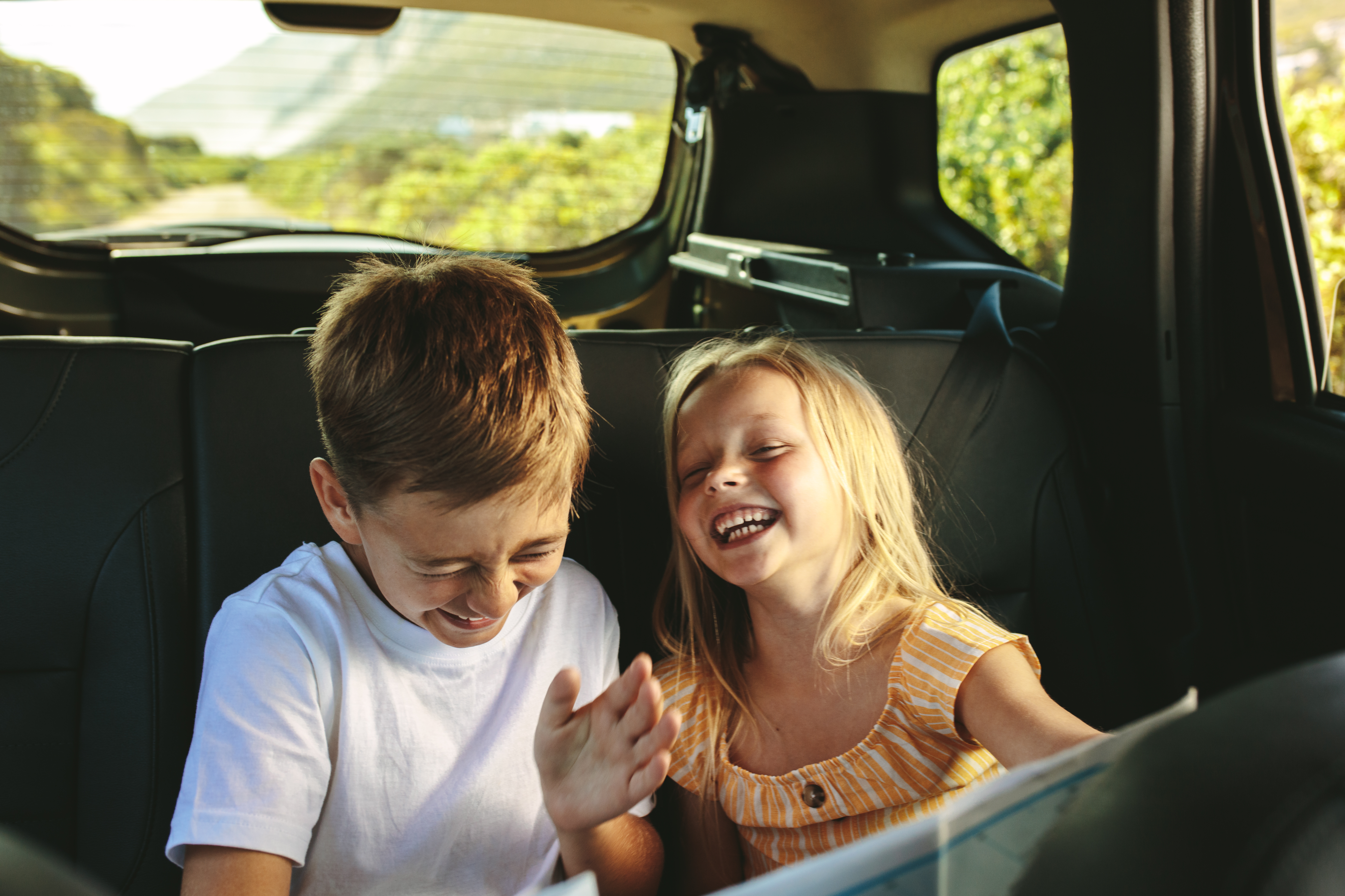 Sonnenschutzfolien lohnen sich besonders fürs Auto und für Dachfenster -  Wir. Hier.
