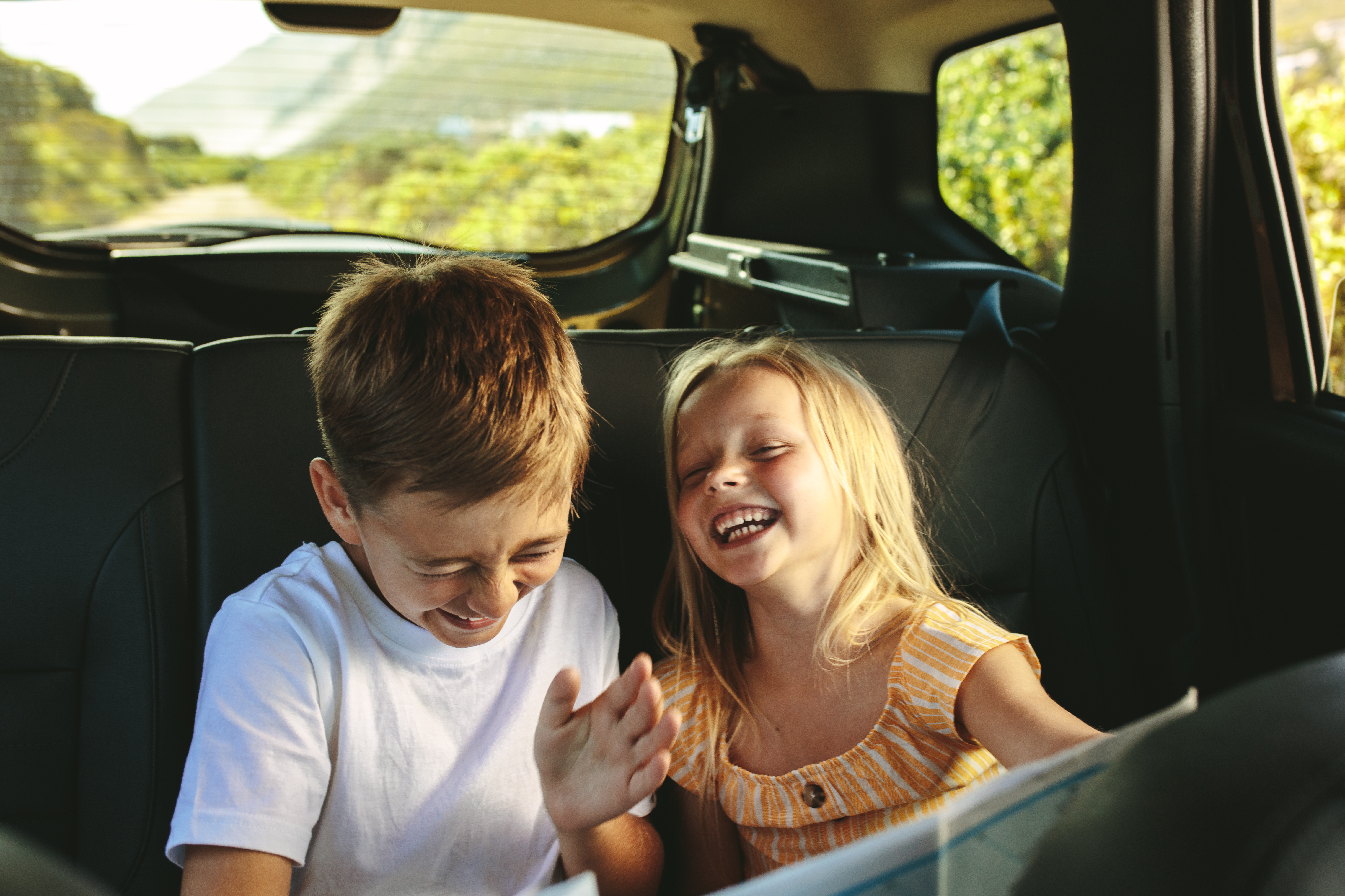 Sonnenschutz im Auto nachrüsten