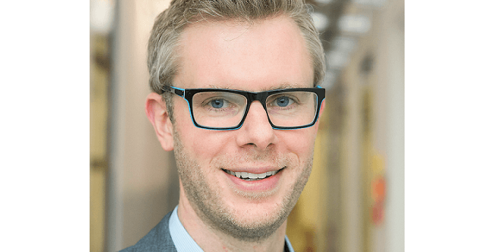 Für die Zukunft unterwegs: Diplom-Ingenieur Ulrich Reiner setzt auf E-Mobilität. Die Ladesäulen dafür werden im Hager-Werk Heltersberg produziert © Thomas Dashuber